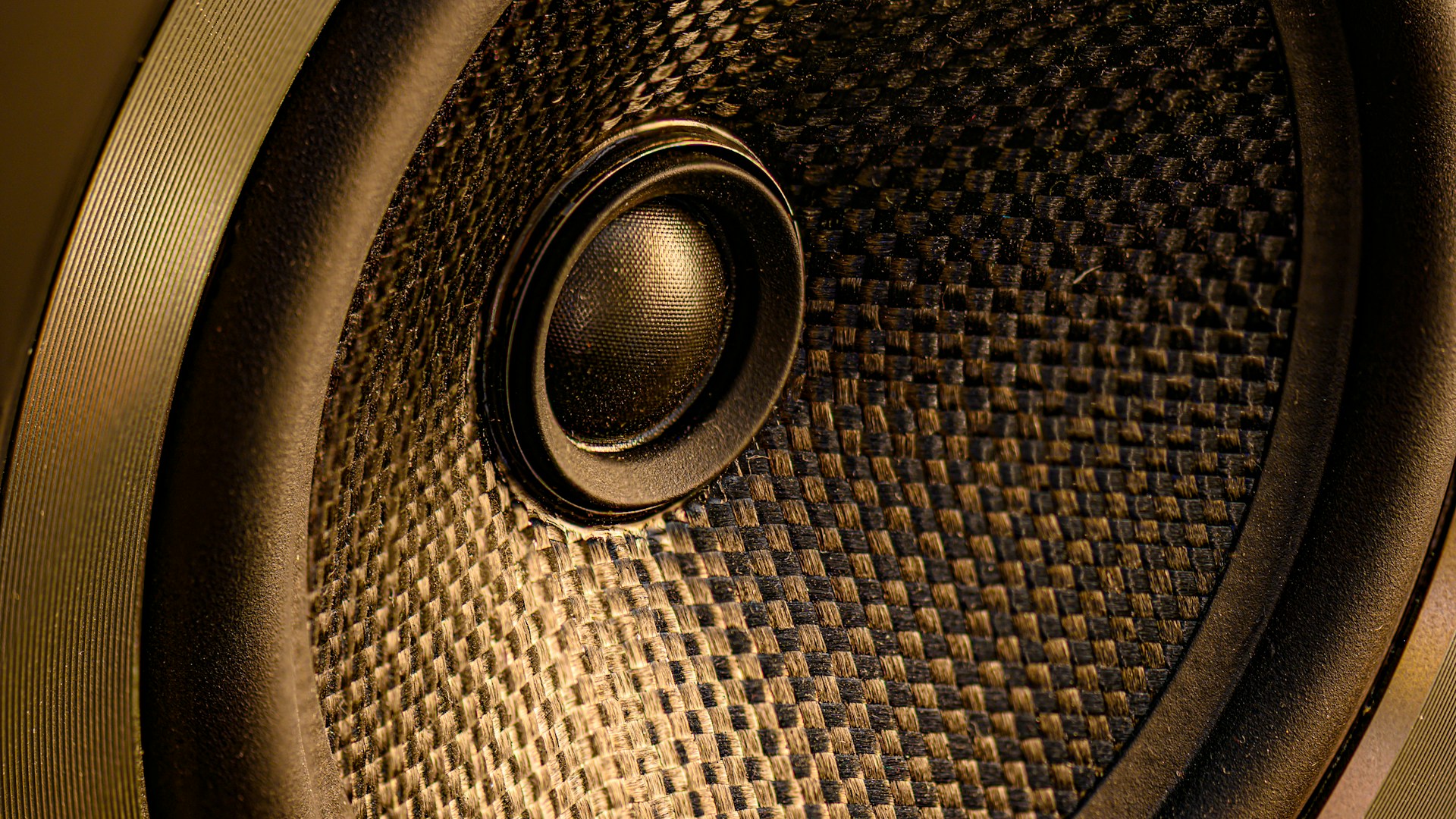 Memahami Genre Musik dan Audio: Pilihan Speaker Aktif Terbaik untuk Mendengarkan Lagu Favorit